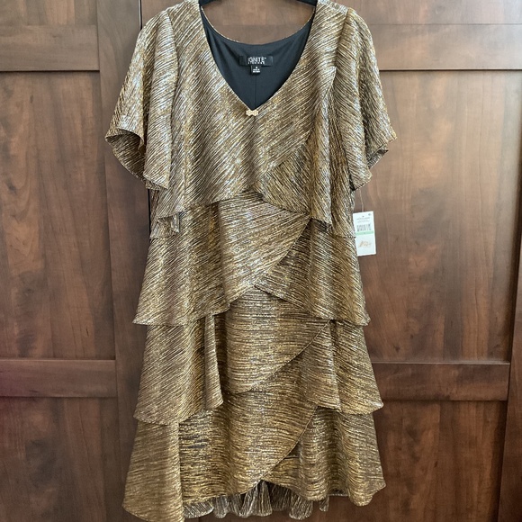Ignite Evenings, metallic silver and gold lovely formal dress size 8 - Picture 4 of 5